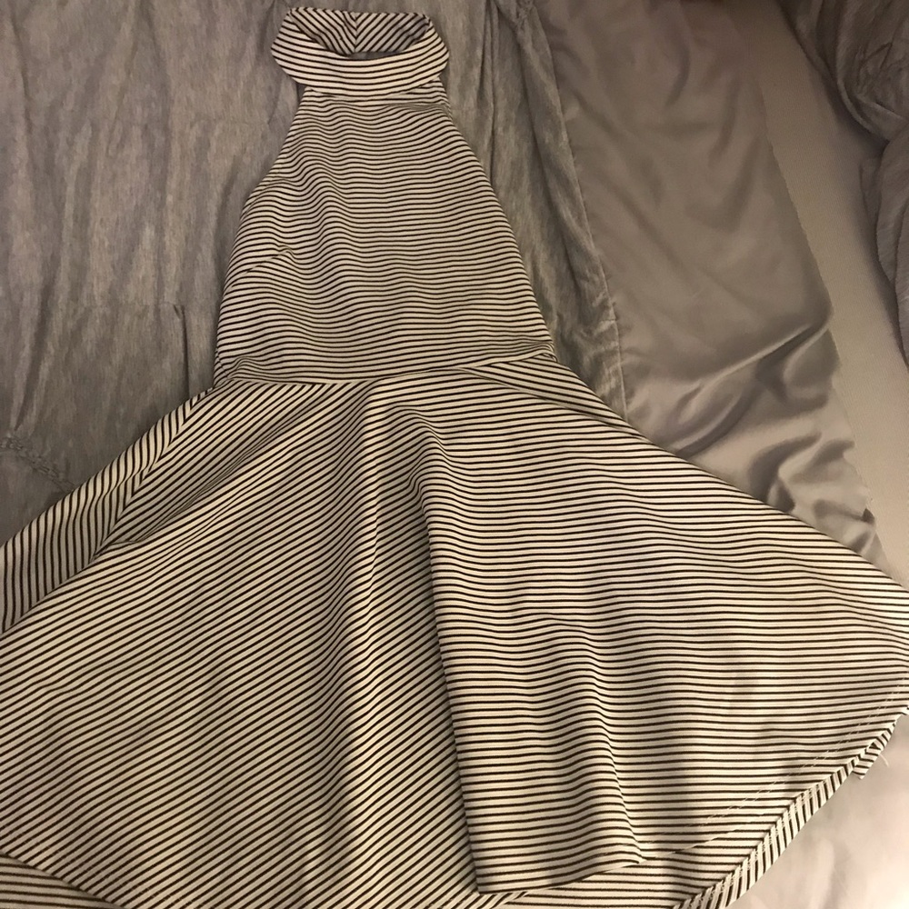 Halter Dress - FOREVER 21 - SIZE M - WORN ONCE